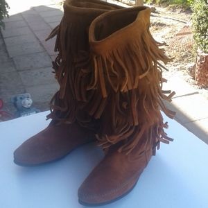 Women's moccasin like shoes